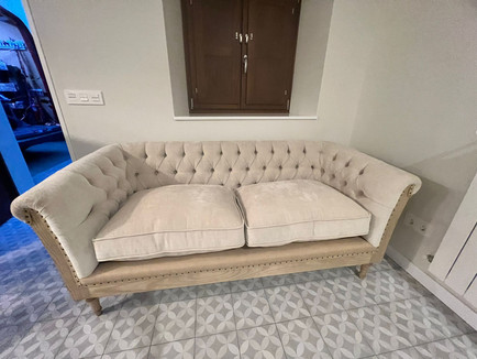 1689841545228sofa